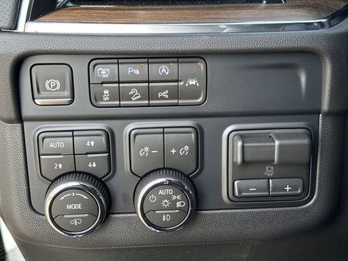 New 2026 Chevrolet Suburban High Country image 20