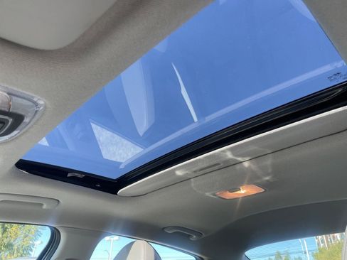 Used 2025 Hyundai Elantra Limited image 31