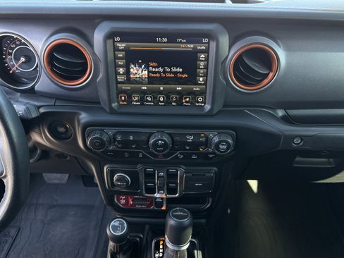 Used 2023 Jeep Gladiator Mojave w/ Cold Weather Group image 17