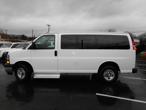 Used 2017 Chevrolet Express 3500 LT w/ LT Preferred Equipment Group image 2