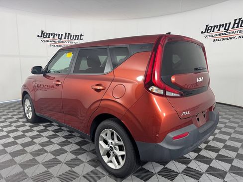 Used 2022 Kia Soul LX w/ Technology Package FWD image 9