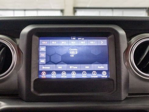 Used 2020 Jeep Wrangler Unlimited Sahara image 15