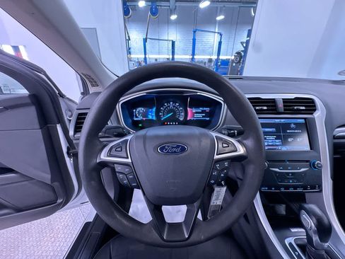 Used 2014 Ford Fusion SE FWD image 15