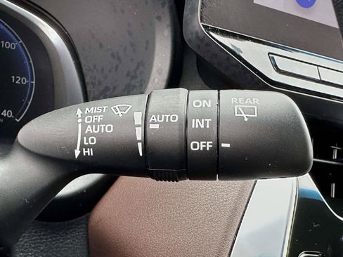 Used 2023 Toyota Venza Limited AWD/4WD image 18