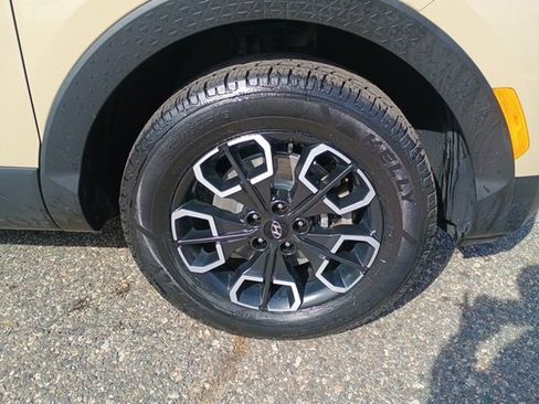 Used 2023 Hyundai Santa Cruz SE w/ Cargo Package image 10