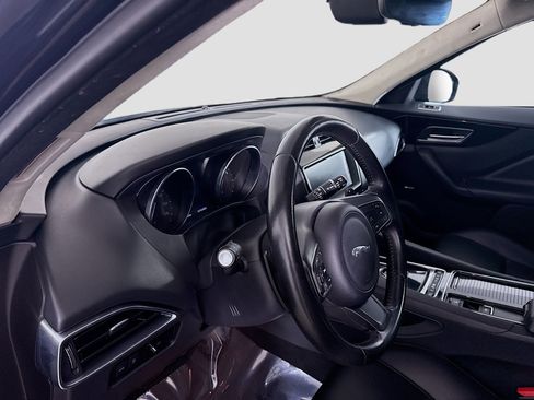 Used 2020 Jaguar F-PACE Premium image 23