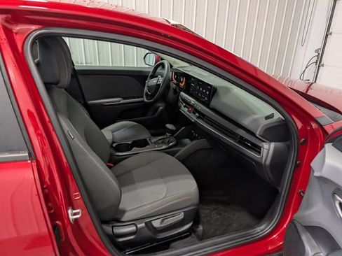 Used 2025 Kia K4 FWD image 27