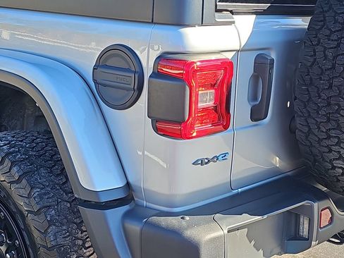 Used 2023 Jeep Wrangler Unlimited Rubicon 4xe image 39