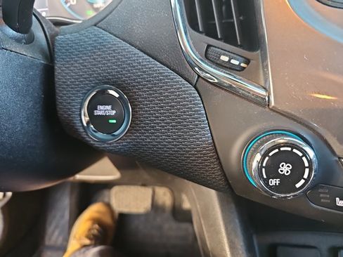 Used 2017 Chevrolet Cruze LT w/ Convenience Package image 20