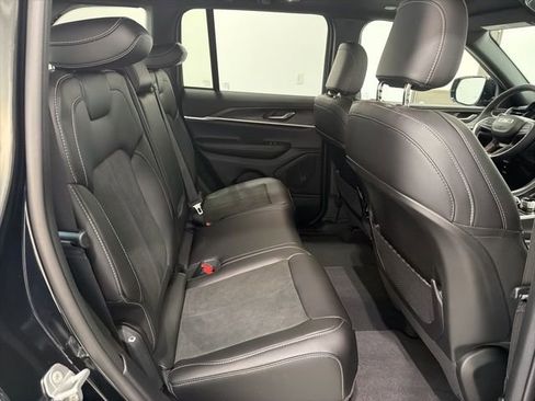 New 2026 Jeep Grand Cherokee Altitude image 25