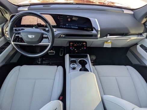 New 2026 Cadillac Vistiq Luxury AWD/4WD image 17