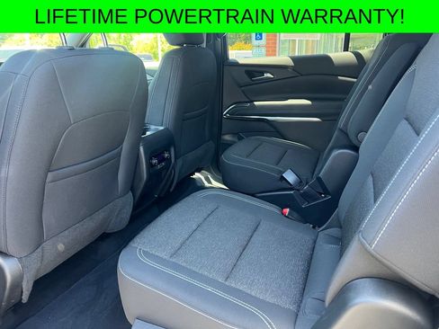 Used 2025 Chevrolet Traverse LT FWD image 14