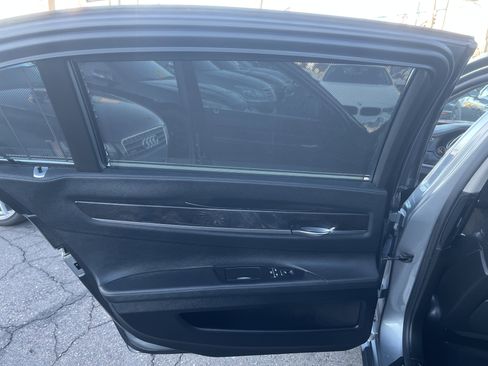 Used 2011 BMW 740Li image 21