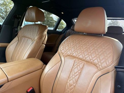 Used 2019 BMW 750i RWD image 19