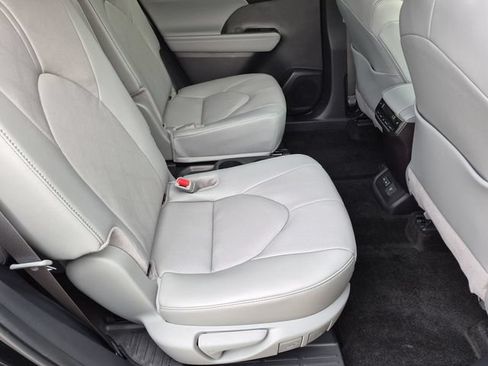 Certified 2026 Toyota Highlander Platinum AWD/4WD image 32