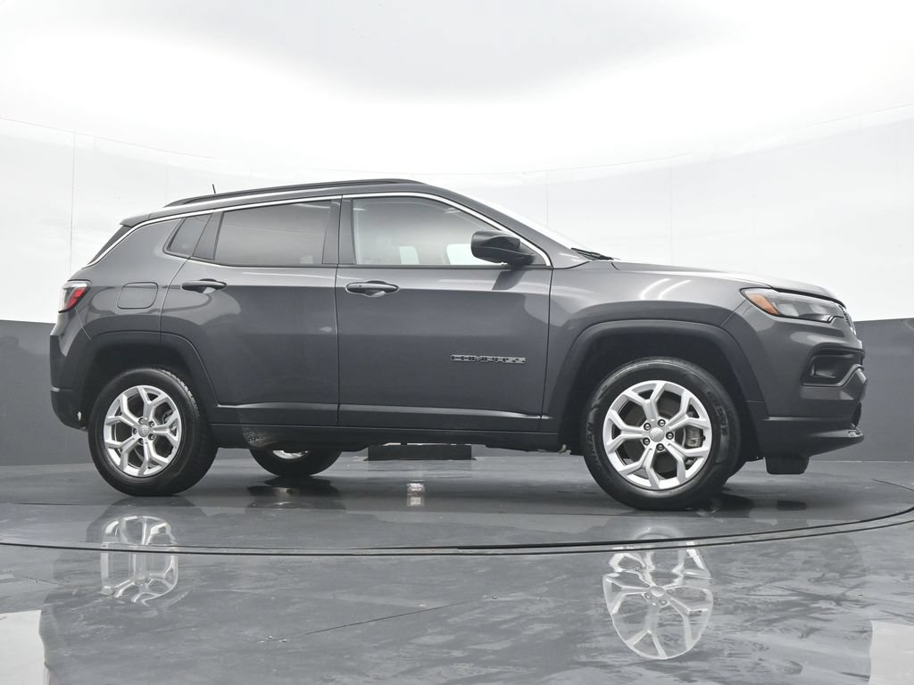 Used 2024 Jeep Compass Latitude AWD/4WD image 31