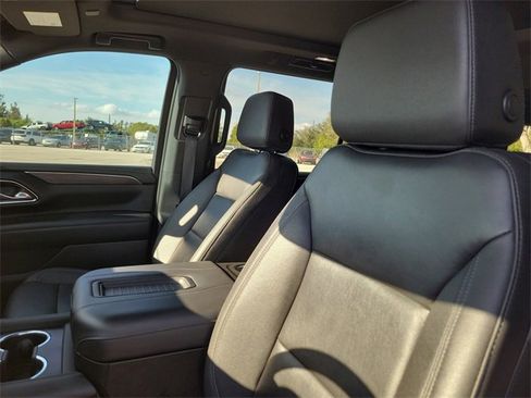 Certified 2023 Chevrolet Suburban Z71 w/ Luxury Package image 16