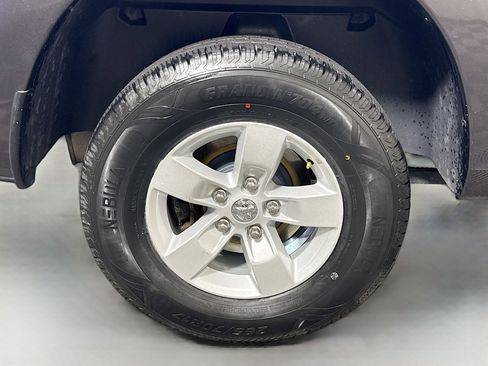 Used 2020 RAM 1500 Classic SLT image 32