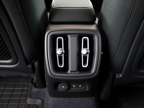 New 2026 Volvo XC40 B5 Ultra w/ Protection Package Premier image 27