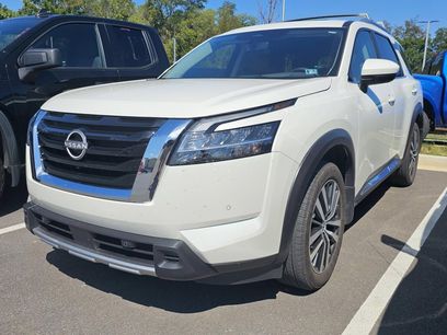 Used 2024 Nissan Pathfinder Platinum w/ Cargo Package