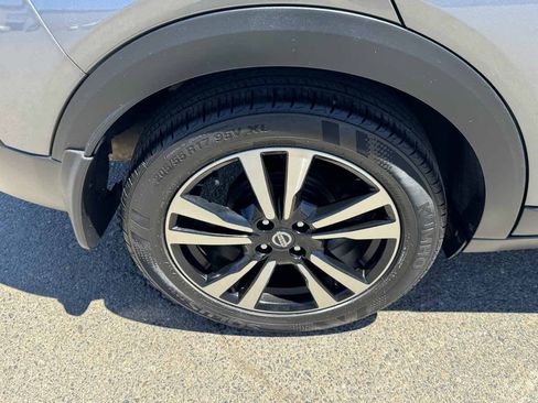 Used 2018 Nissan Kicks SR FWD image 37
