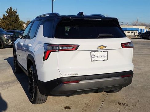 Used 2025 Chevrolet Equinox LT w/ Convenience Package II image 3