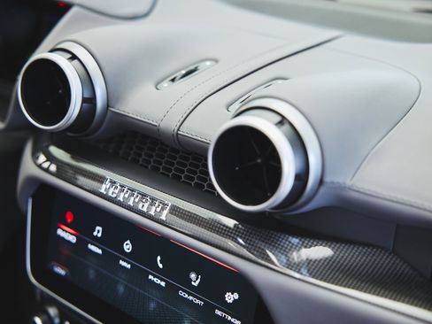 Used 2019 Ferrari Portofino image 35