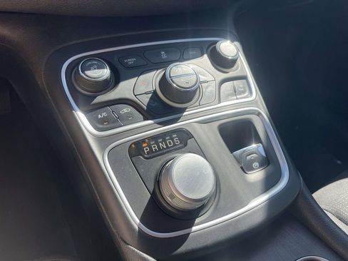 Used 2015 Chrysler 200 Limited w/ Convenience Group image 30