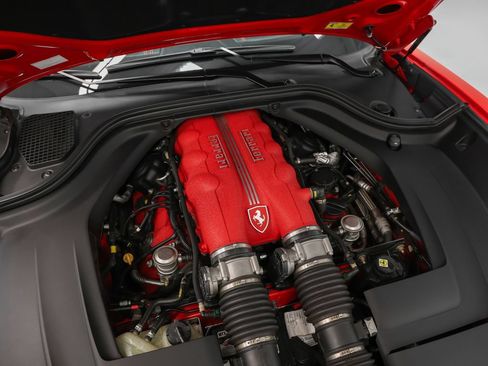Used 2010 Ferrari California RWD image 15