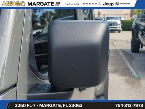 Used 2022 Jeep Gladiator Overland w/ Popular Equipment Package AWD/4WD image 13