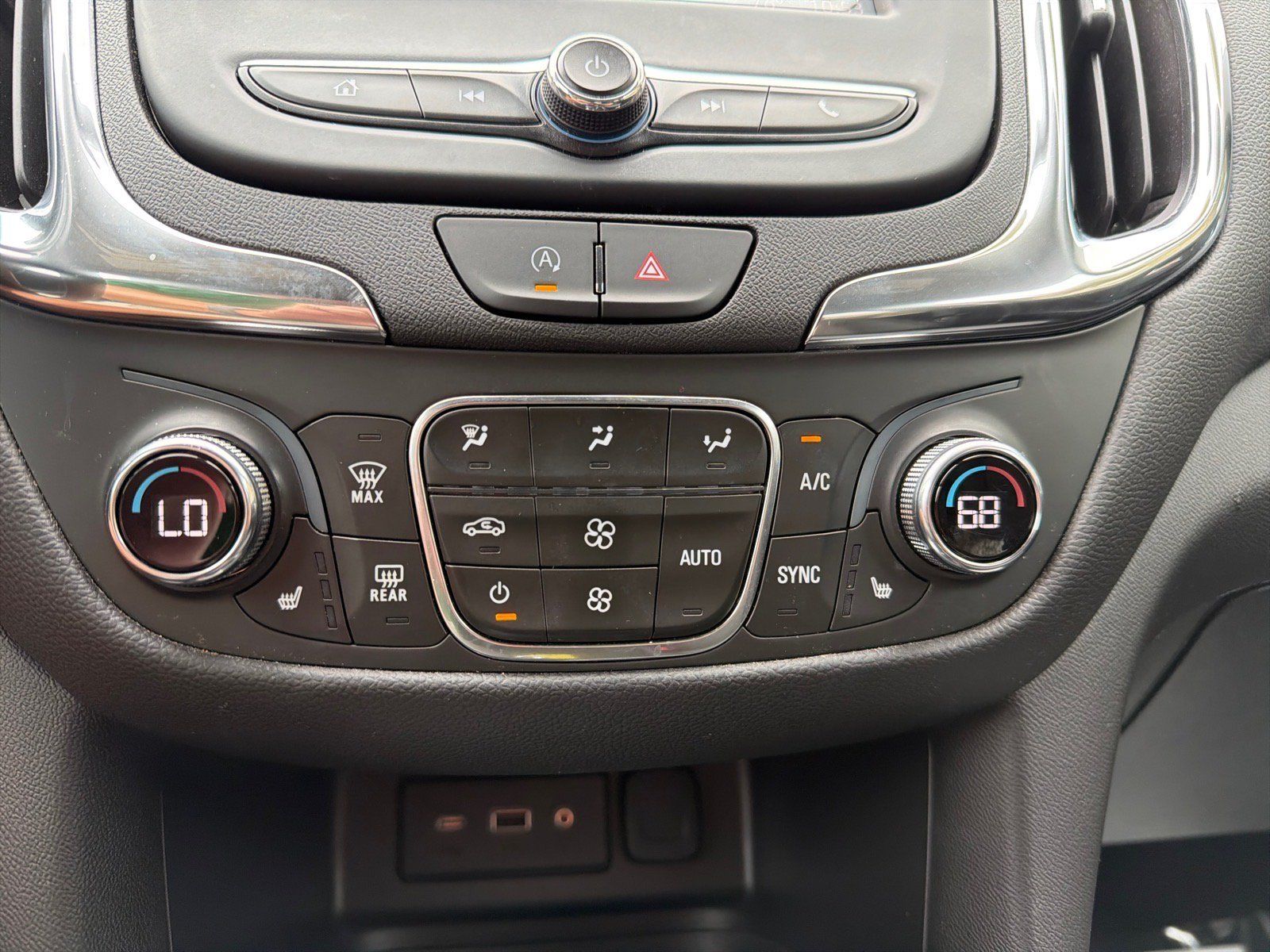 Used 2024 Chevrolet Equinox LT FWD image 23