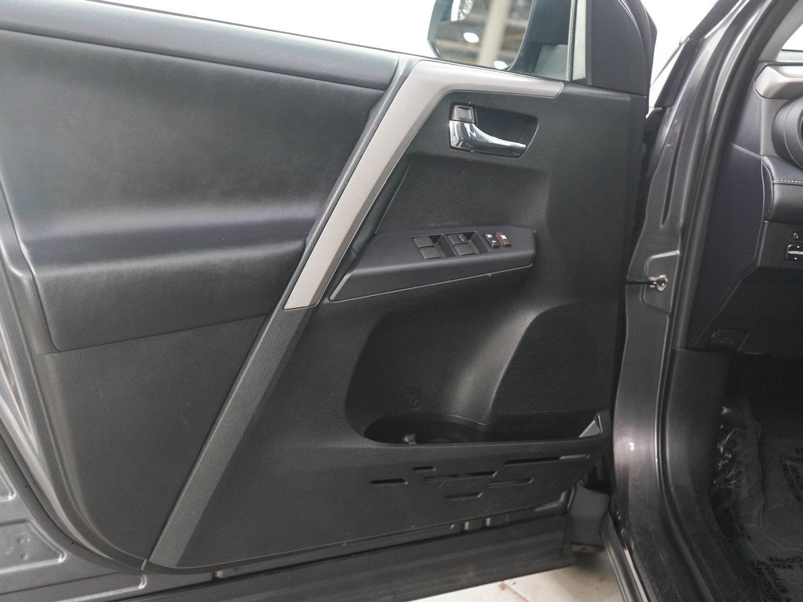 Used 2017 Toyota RAV4 XLE w/ Carpet Mat Package FWD image 18