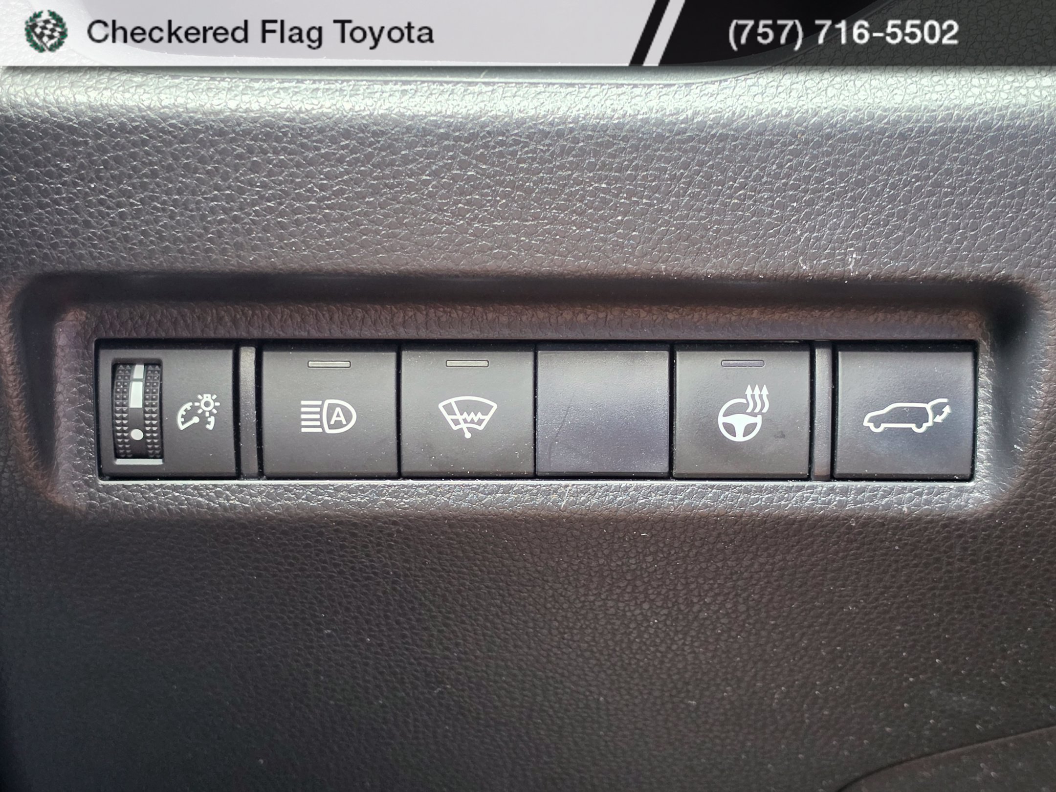Used 2021 Toyota RAV4 XLE w/ Convenience Package AWD/4WD image 10
