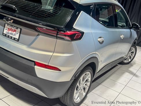 Used 2023 Chevrolet Bolt EUV LT image 10