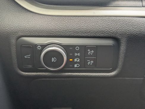 Used 2024 Ford Explorer XLT w/ Equipment Group 202A RWD image 12