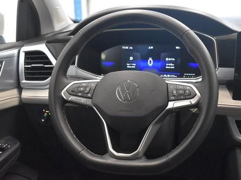 Used 2025 Volkswagen Taos SE AWD/4WD image 24