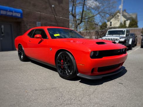 Used 2023 Dodge Challenger SRT Hellcat w/ Driver Convenience Group RWD image 3