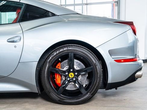 Used 2017 Ferrari California T image 24