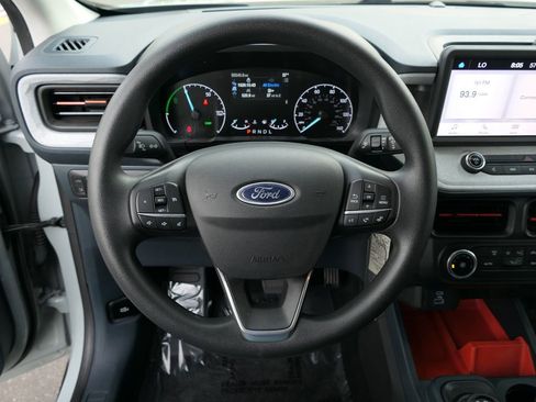 Used 2022 Ford Maverick XLT image 19