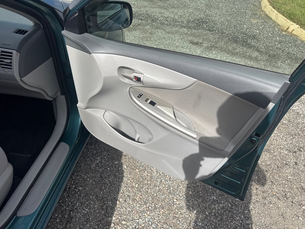 Used 2010 Toyota Corolla LE FWD image 22