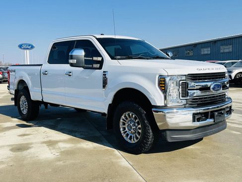 Used 2018 Ford F250 XLT image 2