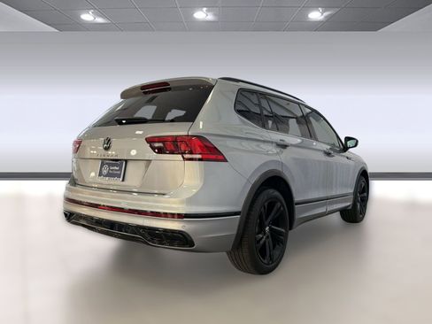 Certified 2023 Volkswagen Tiguan SE R-Line image 9