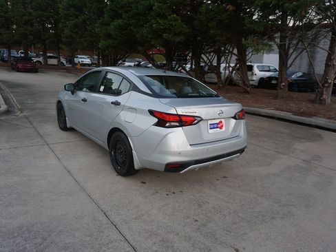 Used 2021 Nissan Versa S FWD image 15