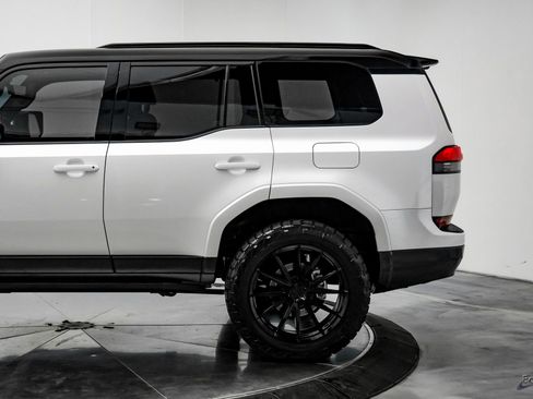 Used 2025 Lexus GX 550 w/ Accessory Package (2T) image 7