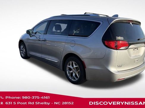 Used 2017 Chrysler Pacifica Limited image 4