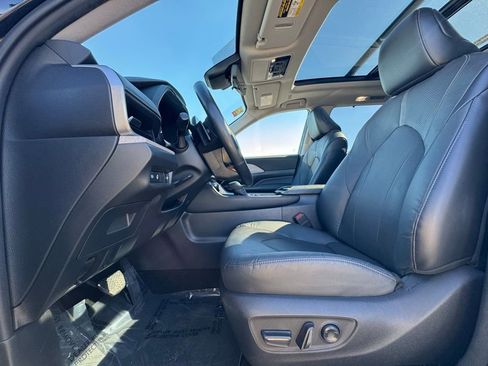 Used 2024 Toyota Grand Highlander AWD image 18