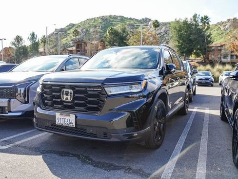 Used 2025 Honda Pilot Black Edition image 4
