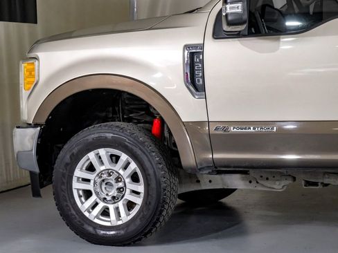 Used 2017 Ford F250 Lariat w/ Chrome Package image 12