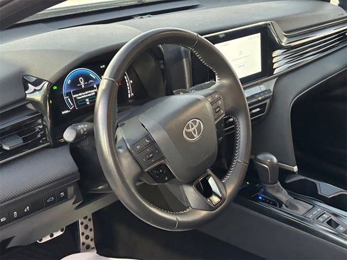 Certified 2025 Toyota Camry SE image 9