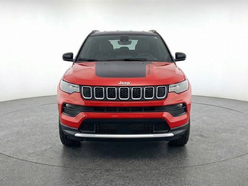 Used 2025 Jeep Compass Trailhawk AWD/4WD image 2